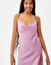 Satiniertes Midikleid mit Trägern und Strass